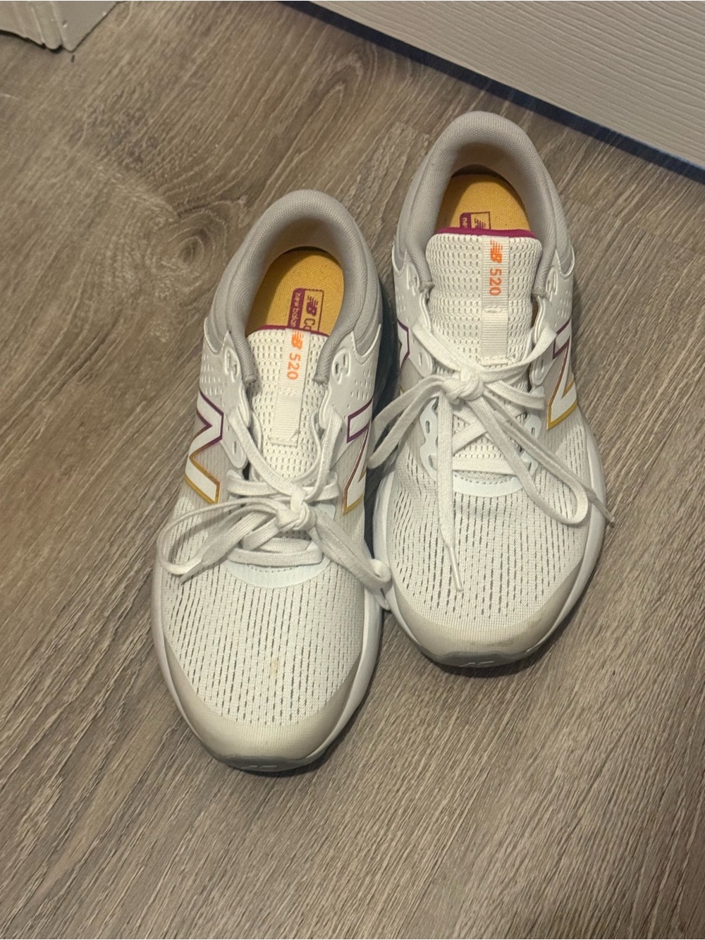 New Balance 520 Sneakers